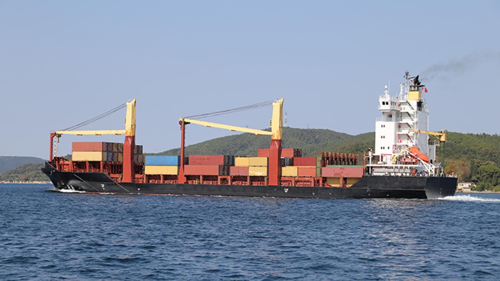 Sliding container ship charter rates signal capacity restraint